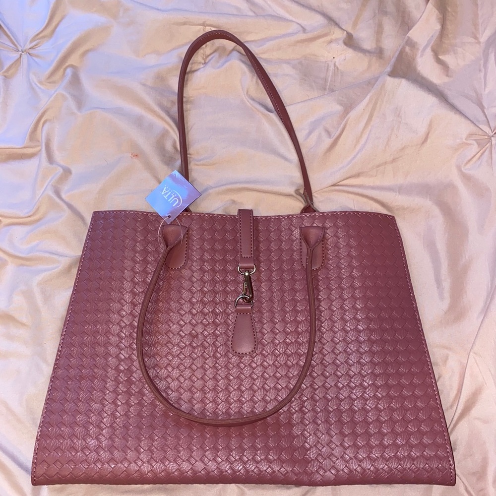 Textured tote bag